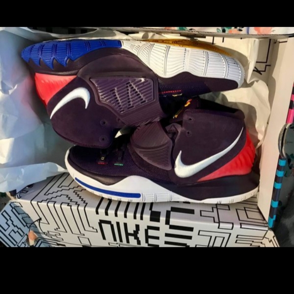 Brand New Nike's - Picture 2 of 3